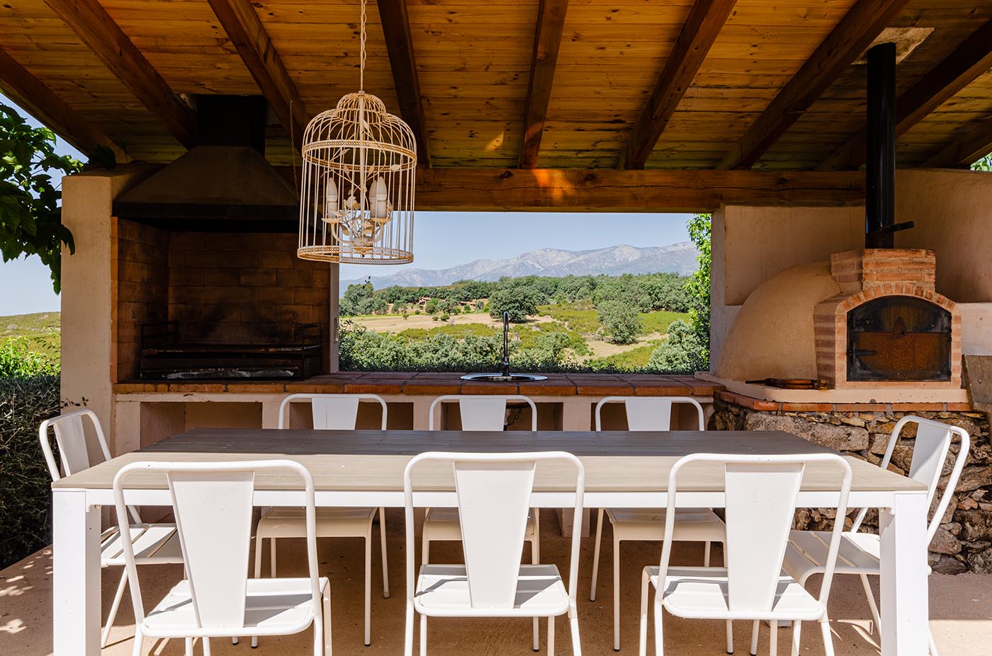 Porche amueblado para comer al aire libre